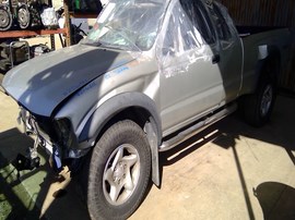 2002 TOYOTA TACOMA, SILVER, SR5 MODEL, EXTD CAB, 3.4L, AT. 4WD.  Z26312